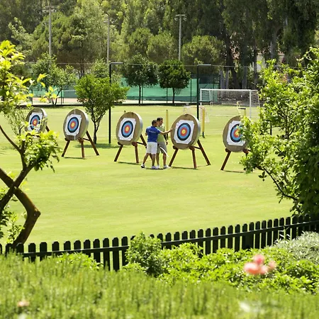 Robinson Camyuva - Adults Only